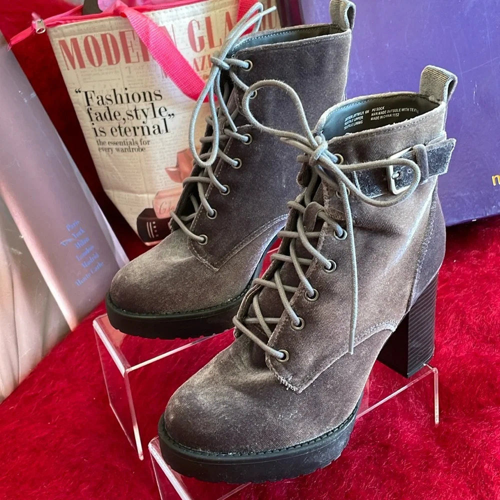 MADDEN GIRL JITTER GREY VELVET PLATFORM BOOTIES BOOTS BRAND NEW SIZE 6